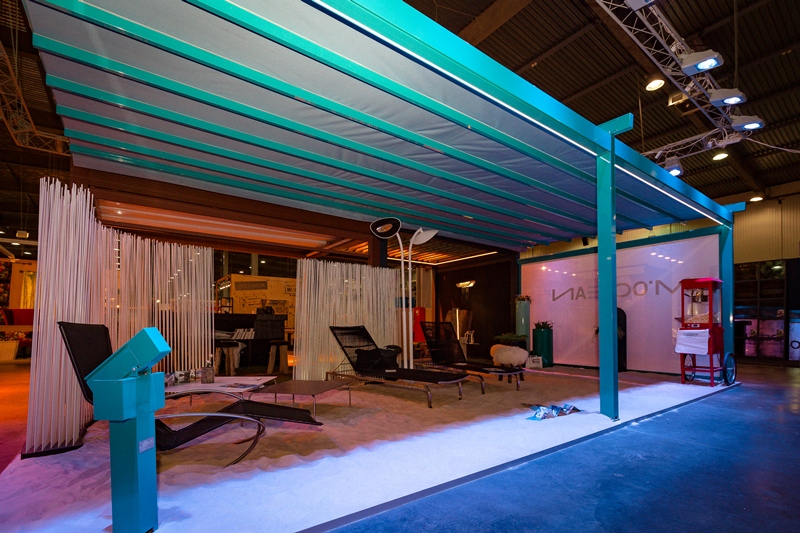 Стенд компании Манеж на выставке DLT 2015 представлял собой перголу